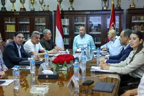  انضمام عنصر جديد وعقود الرعاية والبث.. تفاصيل اجتماع شركة الأهلي بحضور الخطيب ومنصور